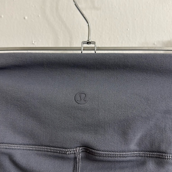 Lululemon Reveal Crop *Zen Expression~ Solar Grey ~ size 8 - Picture 13 of 16